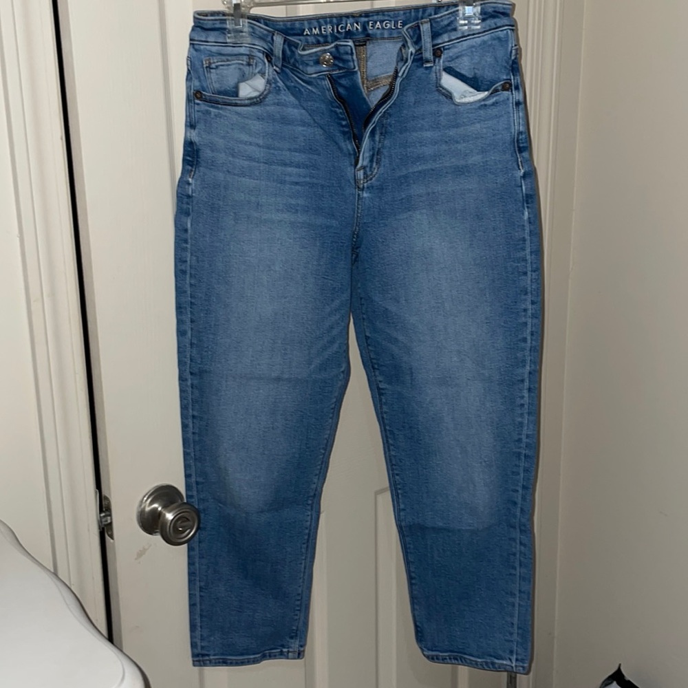 American Eagle mom jean, size 4 EXTRA SHORT